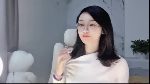 Snapshot of happysweetie168 chatting on 03-09-25, 02:43 Daisy online show from 03-09-25, 02:43