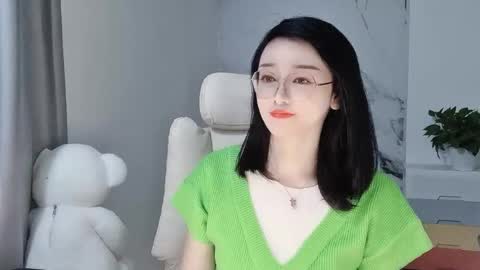 Snapshot of happysweetie168 chatting on 03-12-25, 03:24 Daisy online show from 03-12-25, 03:24