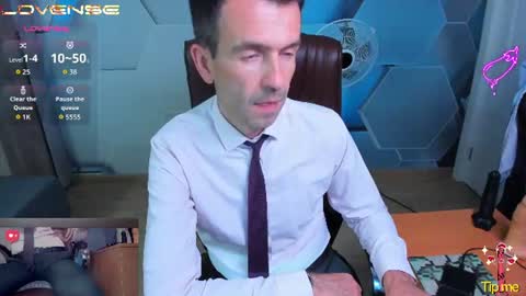 Snapshot of hard_and_juici chatting on 07-12-26, 01:02 Steve online show from 07-12-26, 01:02