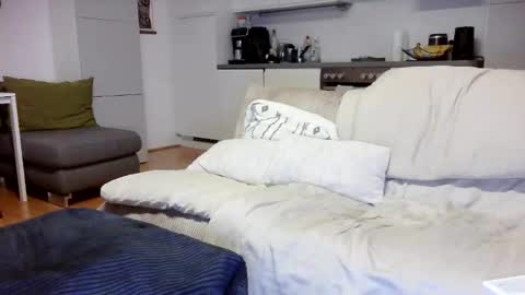 Snapshot of hard_out_here chatting on 11-09-25, 07:12 Chris online show from 11-09-25, 07:12