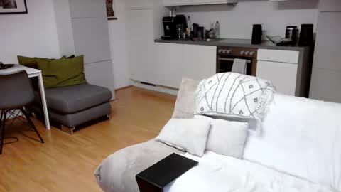 Snapshot of hard_out_here chatting on 12-15-25, 01:32 Chris online show from 12-15-25, 01:32