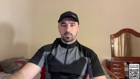 Snapshot of hard_to_obey chatting on 02-25-26, 06:17 Vadim online show from 02-25-26, 06:17