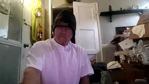 Snapshot of hardalt chatting on 10-27-25, 03:38 hardalt online show from 10-27-25, 03:38