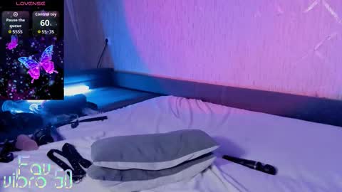 Mia online show from 11-11-25, 10:10