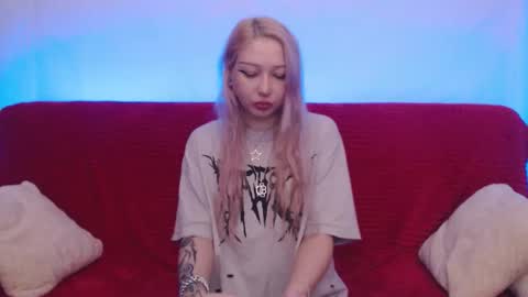 Snapshot of hardcore_x chatting on 11-05-25, 10:43 Emily online show from 11-05-25, 10:43