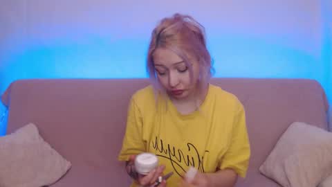 Snapshot of hardcore_x chatting on 11-16-25, 09:53 Emily online show from 11-16-25, 09:53