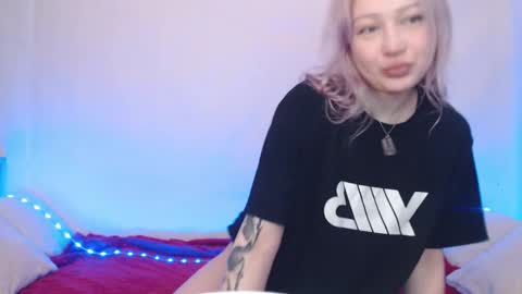 Snapshot of hardcore_x chatting on 12-13-25, 09:42 Emily online show from 12-13-25, 09:42