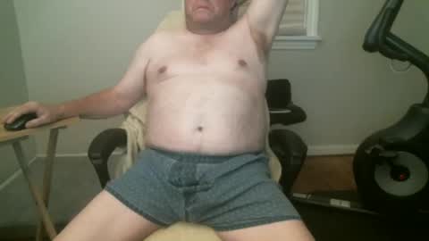 Snapshot of hardmik chatting on 10-19-25, 05:08 Mik online show from 10-19-25, 05:08