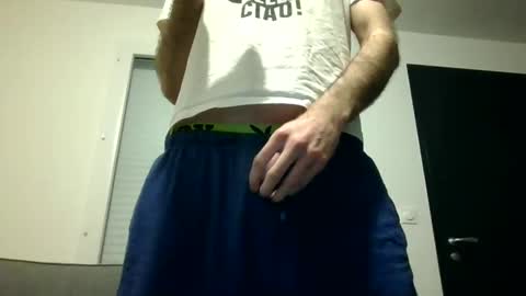 Mika online show from 03-12-25, 11:54