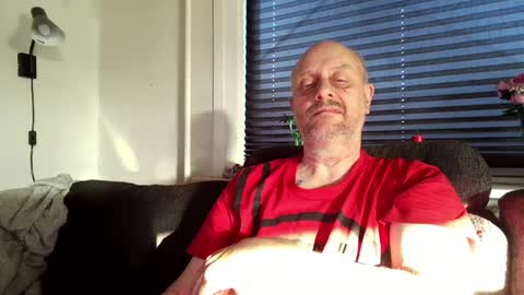 MrLazy online show from 05-25-26, 06:36