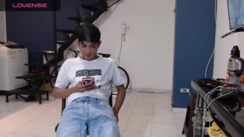 Andres Dean online show from 02-25-25, 01:09