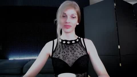 Miss Hardy online show from 10-28-25, 04:27