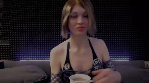 Miss Hardy online show from 03-22-26, 03:32