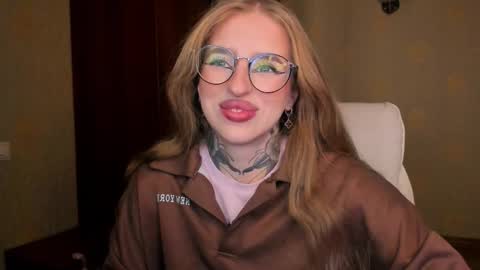 Julia online show from 11-30-25, 05:44