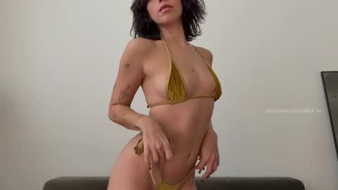 Snapshot of harlow_xo chatting on 01-11-26, 03:17 Harlow online show from 01-11-26, 03:17