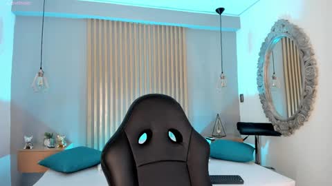 Snapshot of harmonybabe_ chatting on 02-14-25, 08:15 Harmony online show from 02-14-25, 08:15