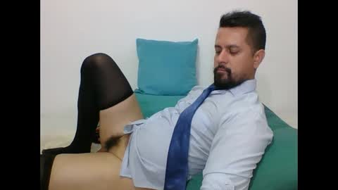 Snapshot of harry_goldenmillerx10fun chatting on 11-11-25, 10:32 Harry online show from 11-11-25, 10:32