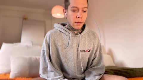 Snapshot of harry_jen chatting on 03-05-25, 08:54 TAP HERE choise Harry tattoo on chest Jen curls hair online show from 03-05-25, 08:54