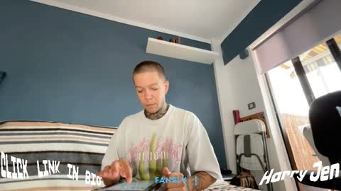 Snapshot of harry_jen chatting on 09-10-25, 08:58 TAP HERE choise Harry tattoo on chest Jen curls hair online show from 09-10-25, 08:58