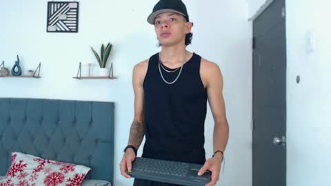 Snapshot of harry_jhonsonn chatting on 06-19-26, 03:55 Harry online show from 06-19-26, 03:55