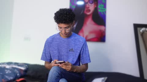 Snapshot of harrytwink18 chatting on 12-23-24, 01:24 HARRY online show from 12-23-24, 01:24