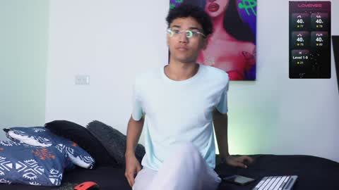 Snapshot of harrytwink18 chatting on 01-07-25, 01:24 HARRY online show from 01-07-25, 01:24