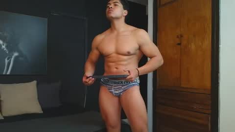 Snapshot of hat_guy01 chatting on 07-21-26, 10:01 hat_guy01 online show from 07-21-26, 10:01