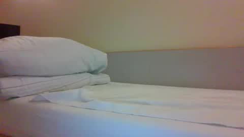 Snapshot of hawk5800 chatting on 12-18-24, 08:14 Hawk5800 online show from 12-18-24, 08:14