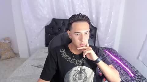 Snapshot of haydenn_boy chatting on 10-31-25, 01:56 Hayen Boy online show from 10-31-25, 01:56