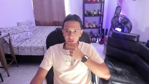 Snapshot of haydenn_boy chatting on 11-08-25, 08:51 Hayen Boy online show from 11-08-25, 08:51