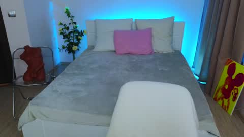 Hayle online show from 01-23-25, 02:23