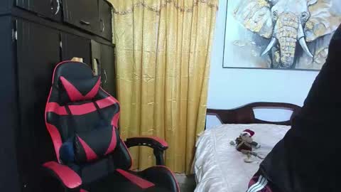 Snapshot of hazbinstudio chatting on 12-18-25, 07:31 hazbinstudio online show from 12-18-25, 07:31