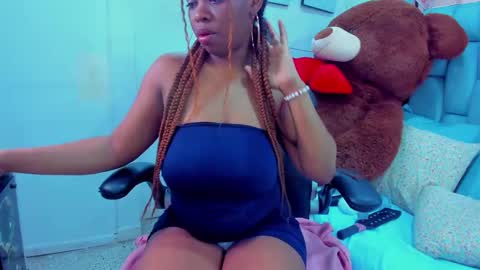 hazel_lanee online show from 11-12-25, 05:19