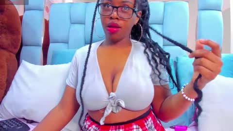 hazel_lanee online show from 01-19-26, 12:14