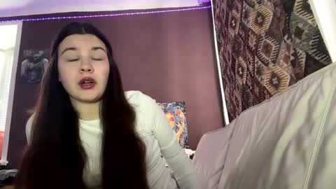 Snapshot of hazelchesick chatting on 02-27-26, 10:15 Chloe online show from 02-27-26, 10:15