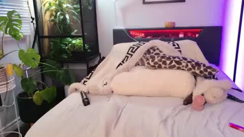 Hazeleo online show from 04-17-26, 12:02