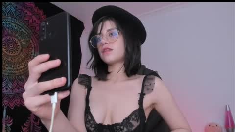 Snapshot of hazelkush00 chatting on 03-06-25, 02:41 HazelKush online show from 03-06-25, 02:41