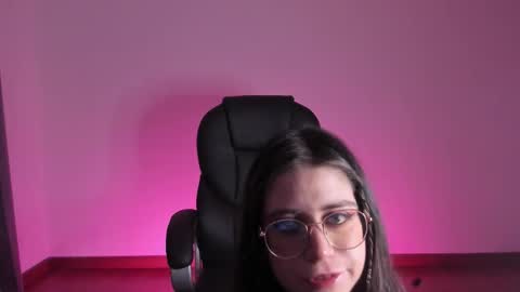 Snapshot of hazelkush00 chatting on 10-14-25, 09:59 HazelKush online show from 10-14-25, 09:59