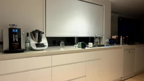 Snapshot of hb2283 chatting on 12-10-24, 06:28 h babe online show from 12-10-24, 06:28