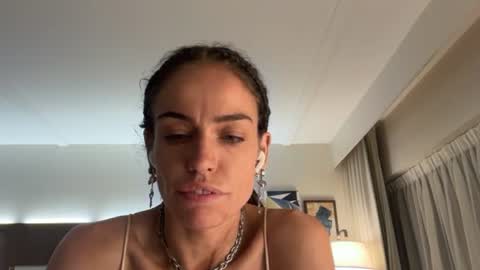 Snapshot of healyremyremy chatting on 06-20-26, 04:26 Hallie online show from 06-20-26, 04:26