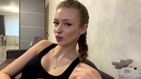 Mona online show from 12-04-25, 09:18