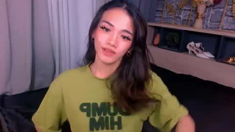 Snapshot of heather_winter chatting on 12-19-25, 08:49 HEATHER online show from 12-19-25, 08:49