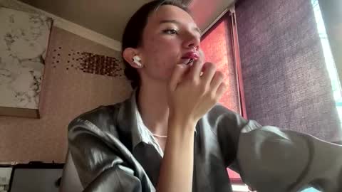 Lili online show from 03-27-26, 12:16