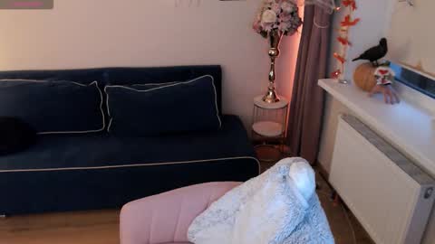 Heaven girl online show from 11-07-25, 01:22