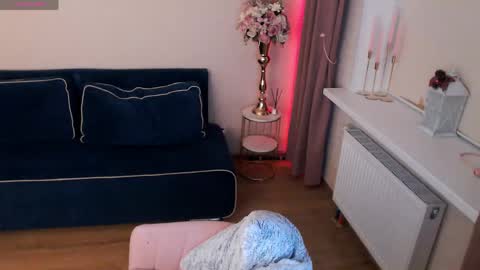 Snapshot of heaven_chloe chatting on 04-18-26, 06:34 Heaven girl online show from 04-18-26, 06:34
