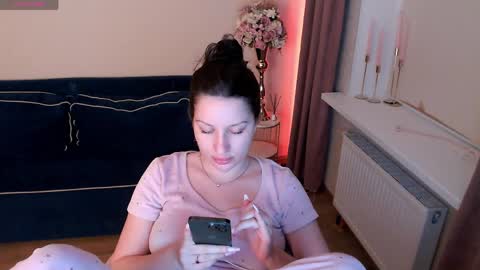 Snapshot of heaven_chloe chatting on 05-03-26, 06:36 Heaven girl online show from 05-03-26, 06:36