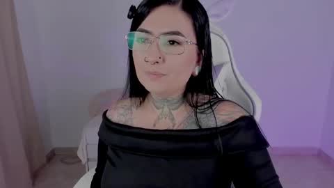 Snapshot of heey_kitty chatting on 04-13-26, 04:34 IM EMY online show from 04-13-26, 04:34