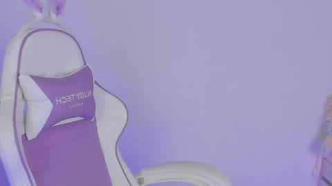 Snapshot of heey_kitty chatting on 04-28-26, 01:49 IM EMY online show from 04-28-26, 01:49