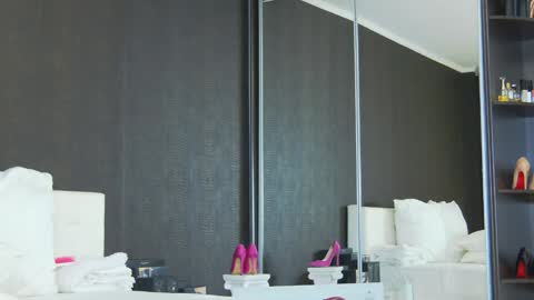 Helen online show from 01-31-25, 12:17