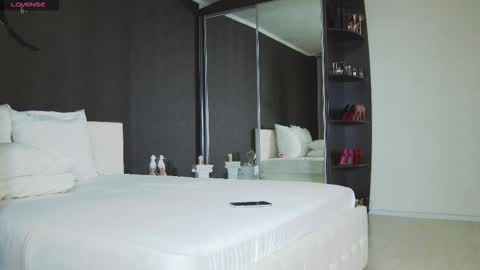 Helen online show from 10-13-25, 04:18